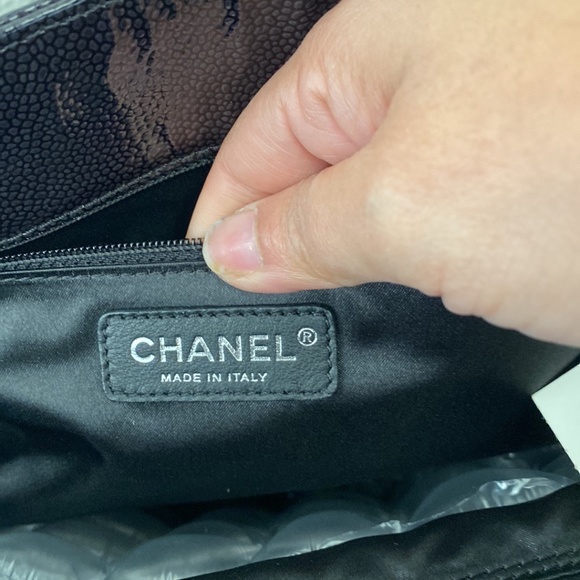 Chanel Reissue patent Caviar large tote bag. Sold - Picture 8 of 11